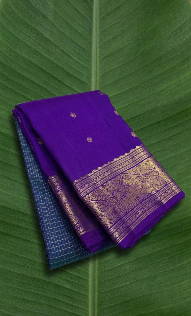Kanchipuram silk saree in sapphire blue with orchid purple border Double Korvai weave folded view