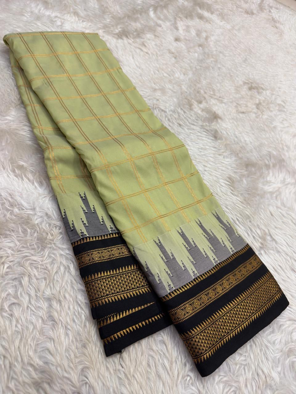 Lightweight Arani silk saree designed for weddings and festive gatherings
