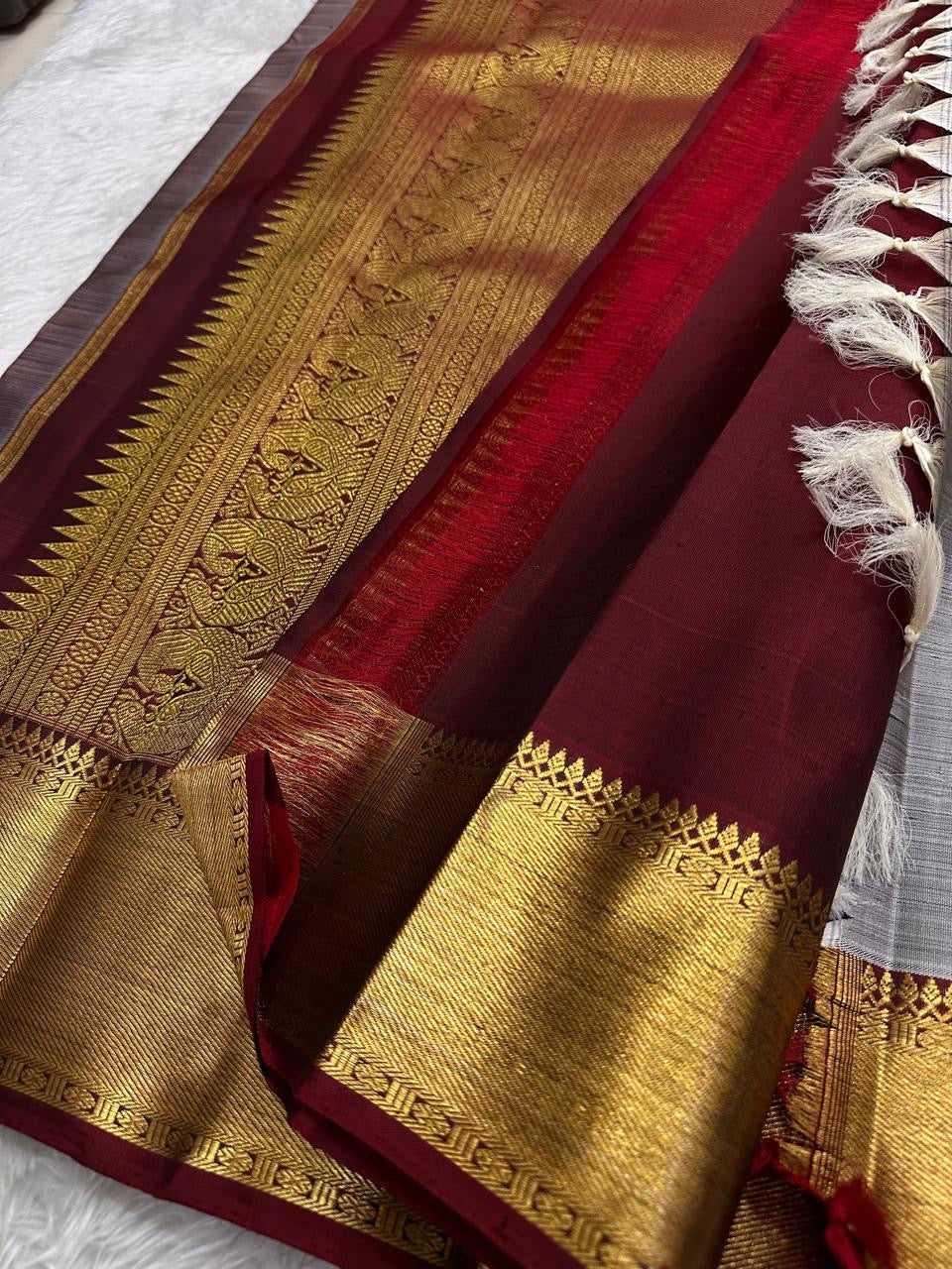 Broad gold zari Korvai border with deep Arakku Red finishing edge.