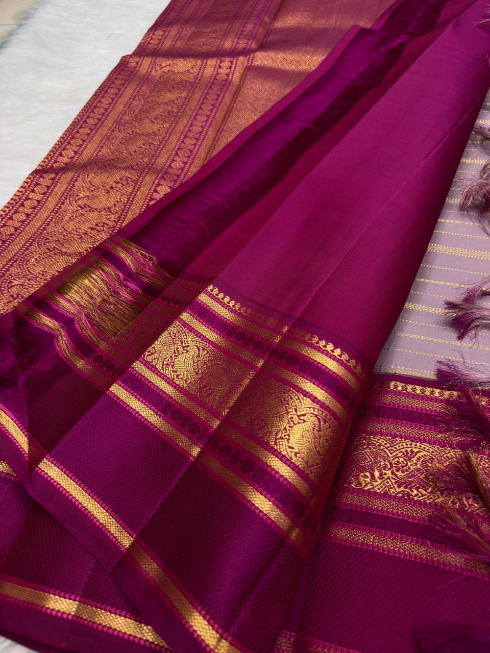 Silver lilac Kancheepuram silk saree with magenta Varisaipet border, full view