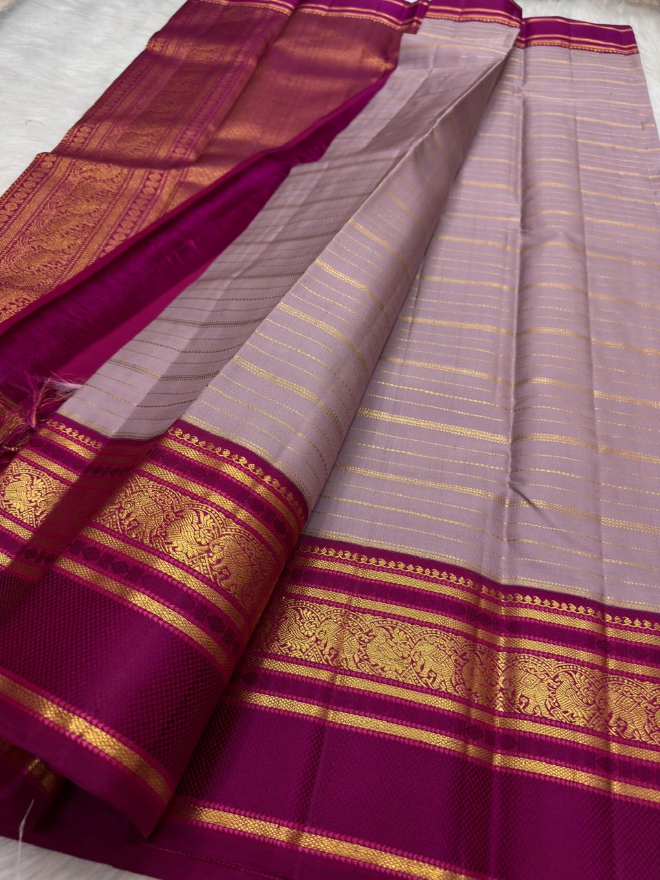 Silver lilac Kancheepuram silk saree with magenta Varisaipet border, full view