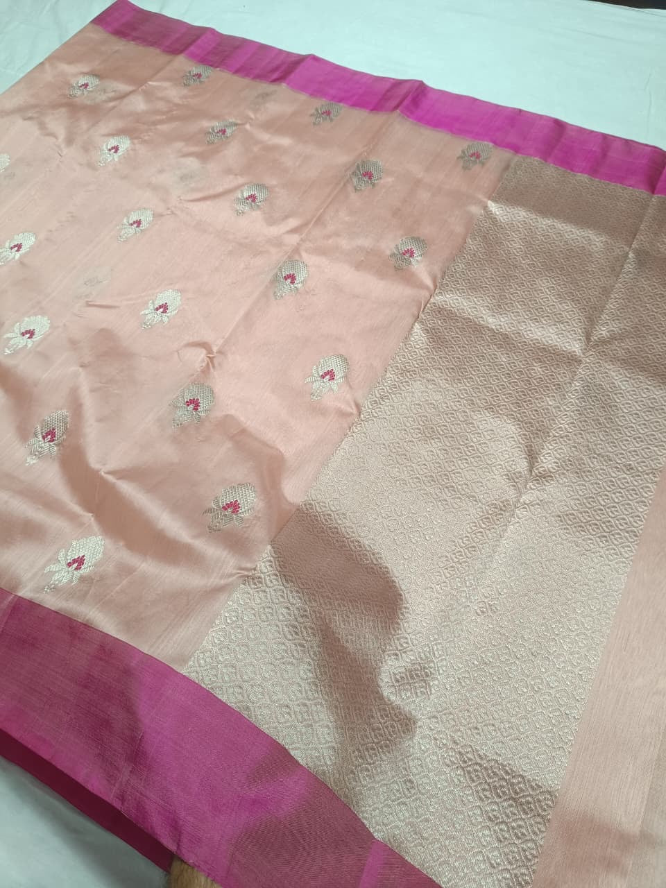 Blush Peach Chanderi silk saree pallu showing the broad silver-toned woven field with fine geometric texture