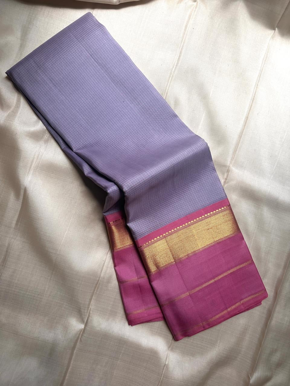 Kanchipattu silk saree in smoky lilac with raspberry pink border Korvai Kaal Irangiya Border weave traditional zari detail