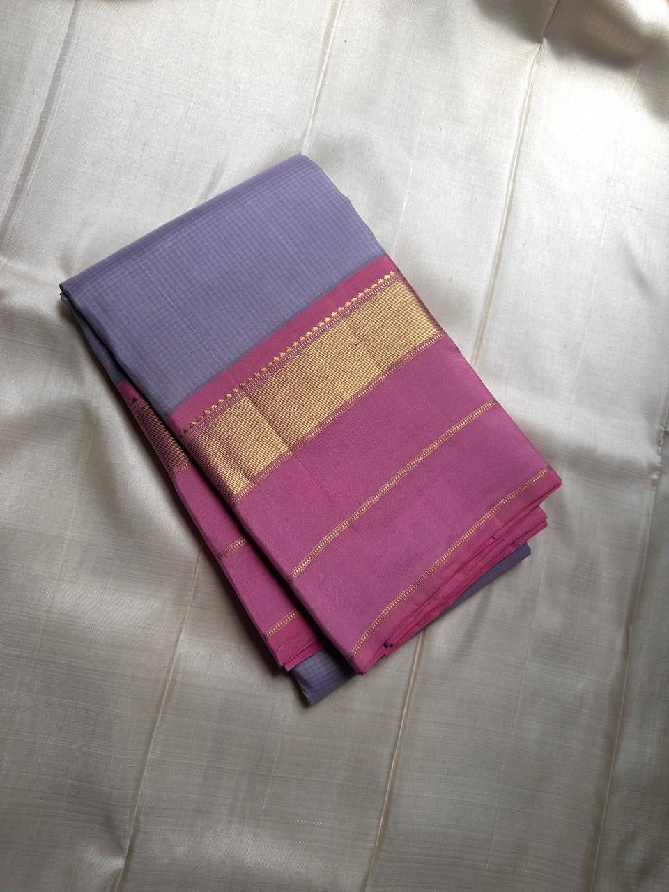 Kanchipattu silk saree in smoky lilac with raspberry pink border Korvai Kaal Irangiya Border weave traditional zari detail