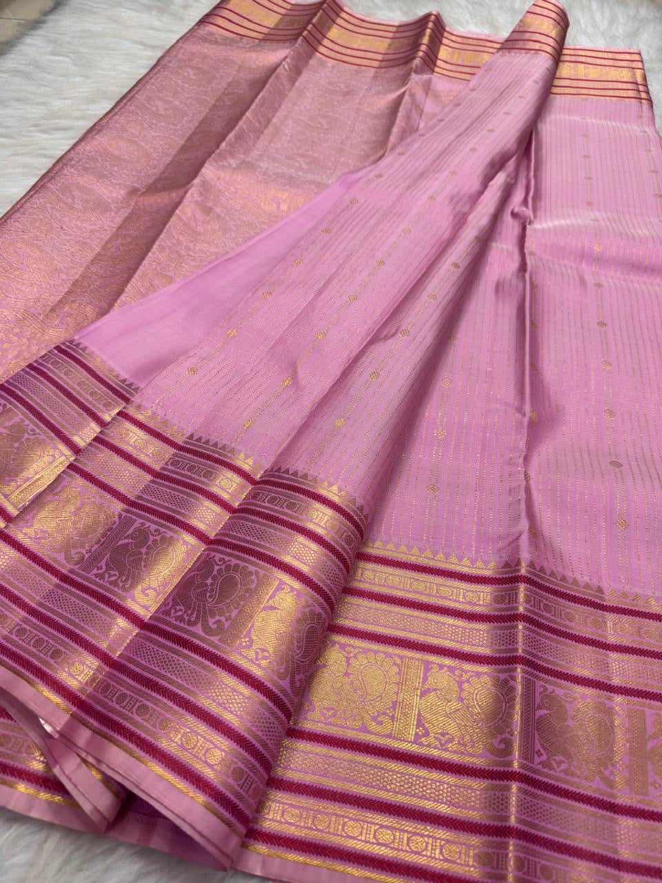 Soft Lotus Pink Kancheepuram Varisaipet saree body detail.