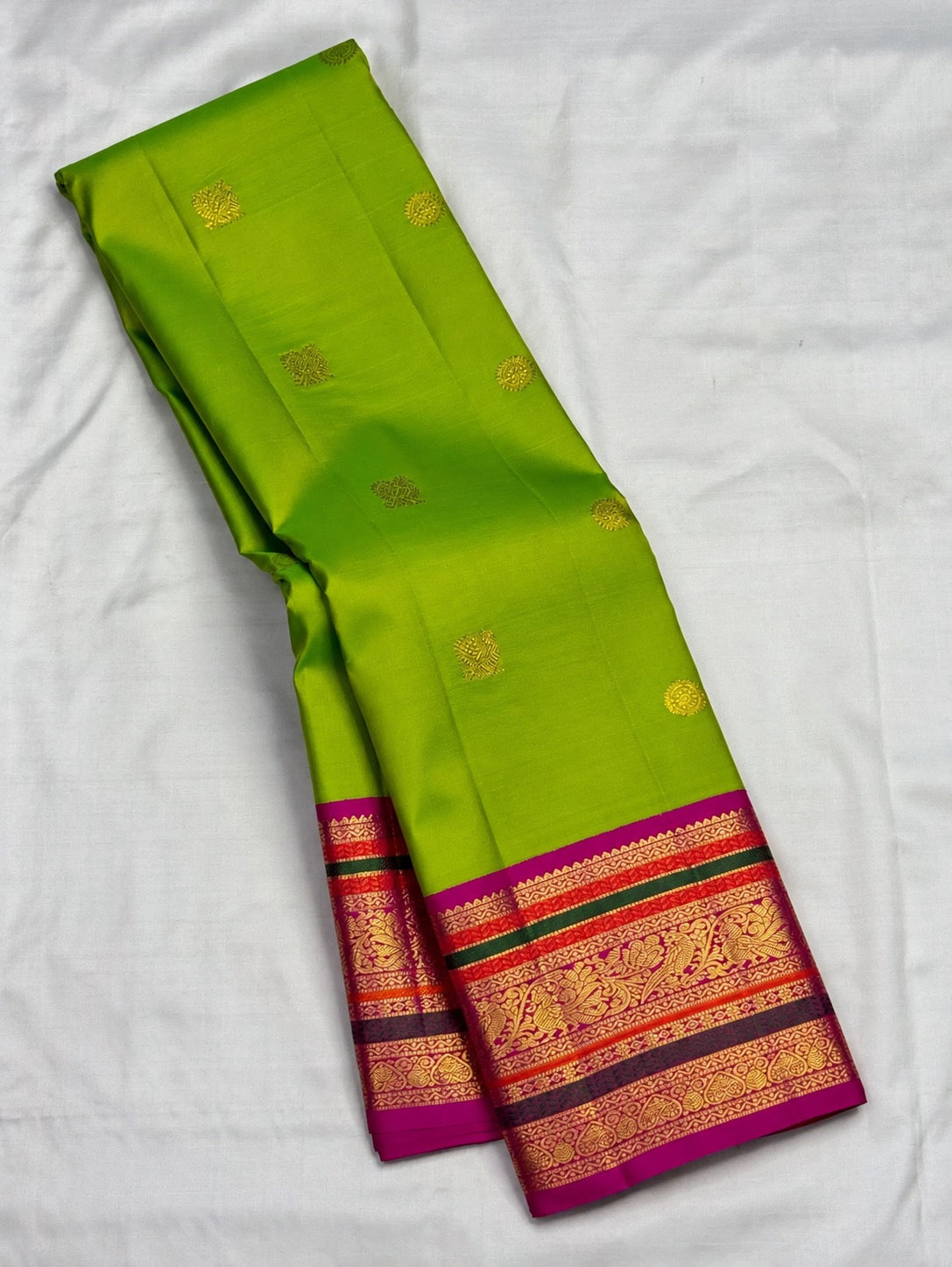 Bright Thulir Green Varisaipet Kanjeevaram with Mayil Chakram buttas and magenta-pink banded zari border
