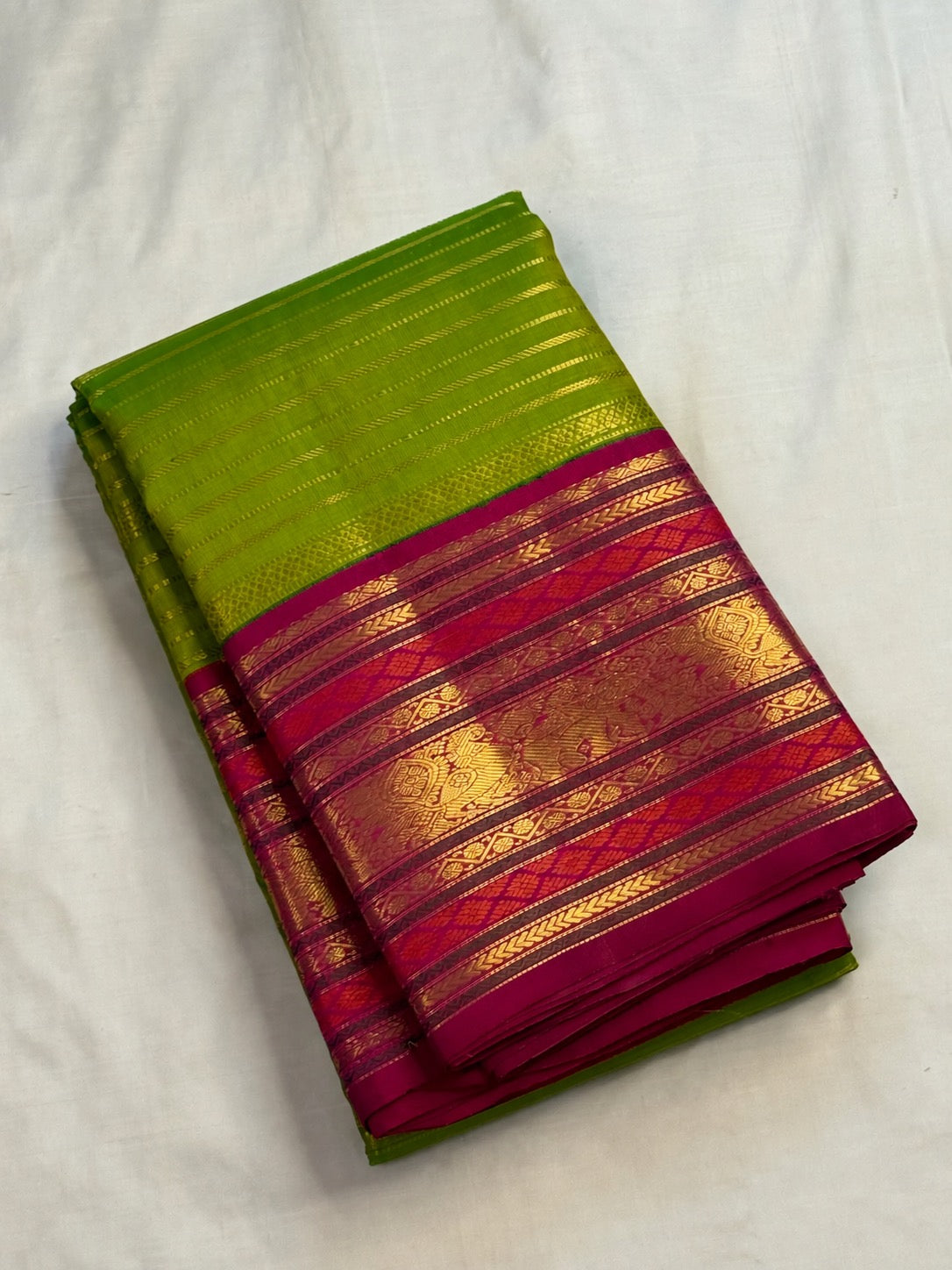 Layered Vanasringaram border with Vanki Pet zari work on a thulir pachai green Vairaoosi Kanchipuram saree.