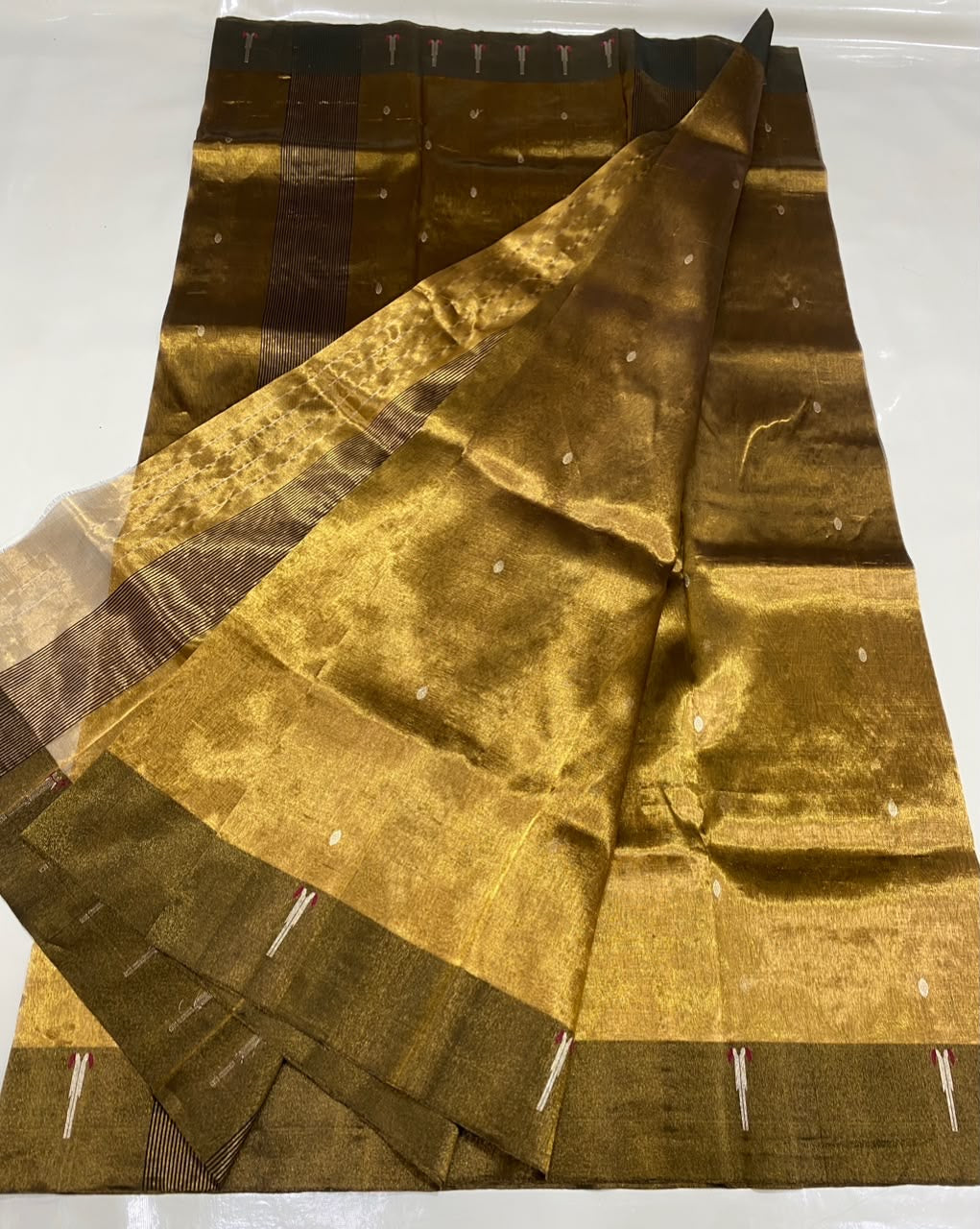 Antique Gold Chanderi saree pallu detail with fine dark linear jari stripes