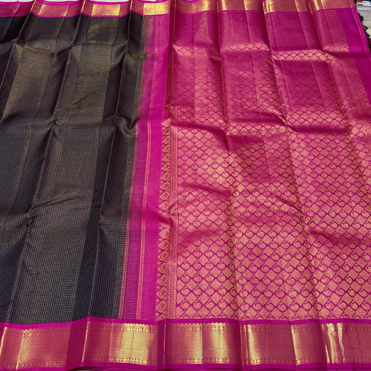 Traditional handwoven silk detail of the Kanchana Black Handwoven Pure Jari Korvai Kanjivaram Saree with Vairaoosi Kattam Body and Pink Borders.