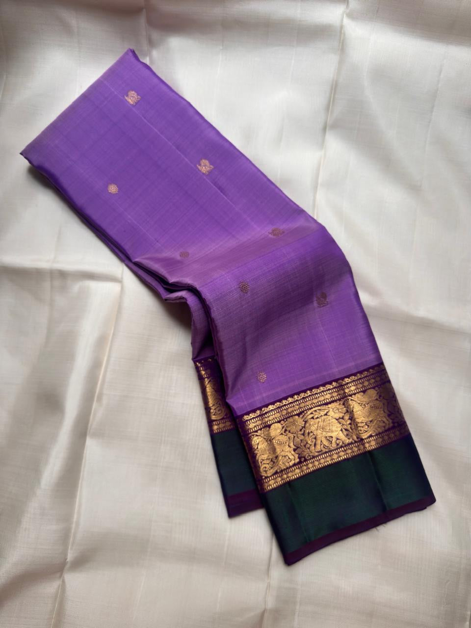 Orchid Lavender pure silk Kanjeevaram saree, Butta weave with Deep Purple border — styling detail