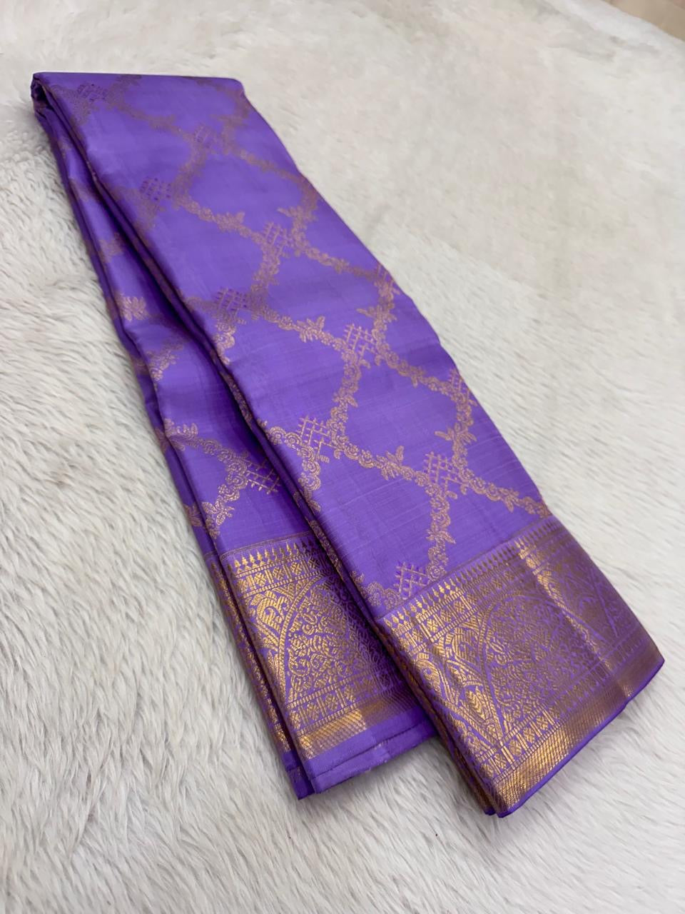Kathiripoo Purple Floral Trellis pure silk Kanchipuram saree, silk body, showing soft flower-purple, lilac and lavender with warm golden zari
