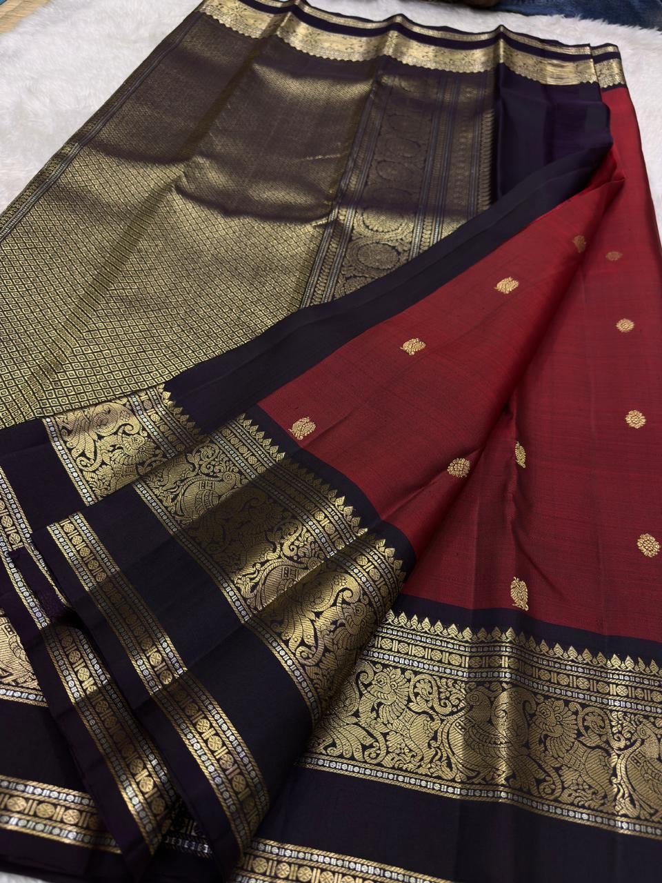 Arakku Red and Deep Maroon Handwoven Pure Silk Kanjeevaram Saree with Mayil Butta and Vanasringaram Silk Thread Border