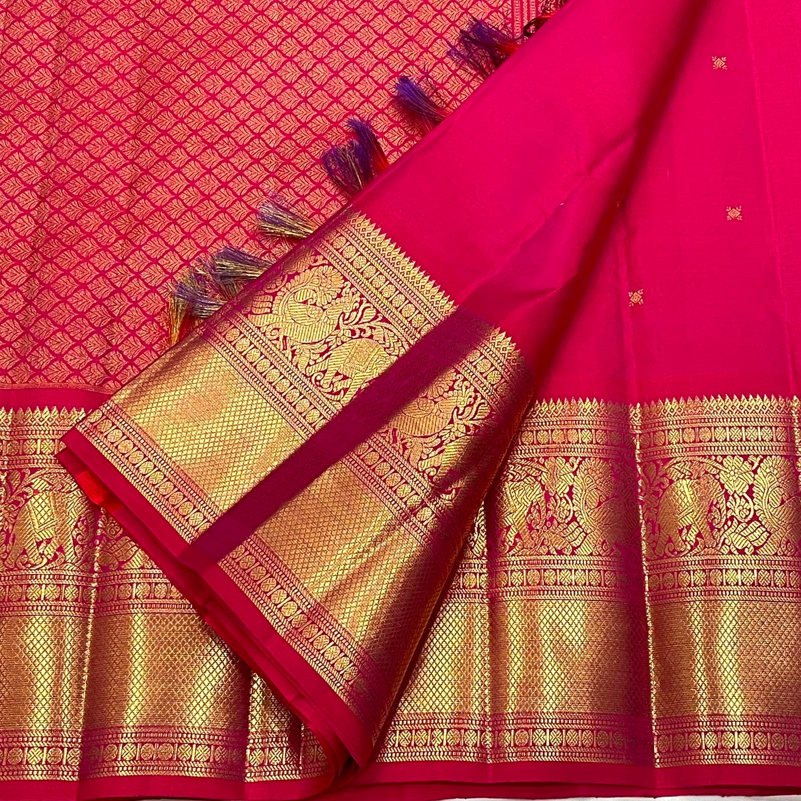 Traditional Kanchipuram Butta pure silk saree, Raspberry Pink body close-up
