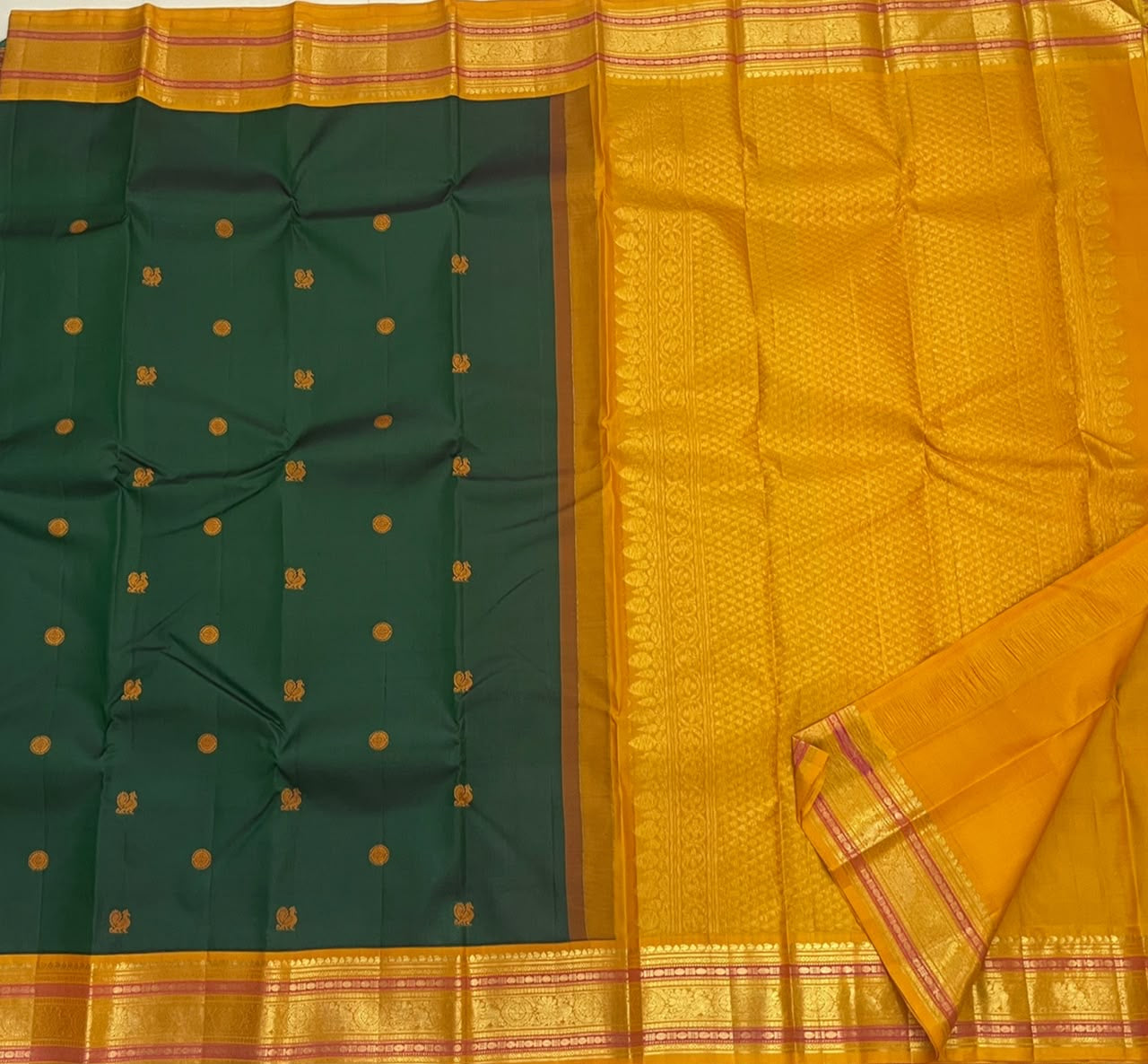 Emerald Green Handwoven Pure Silk Kanjeevaram Saree with Butta Weave