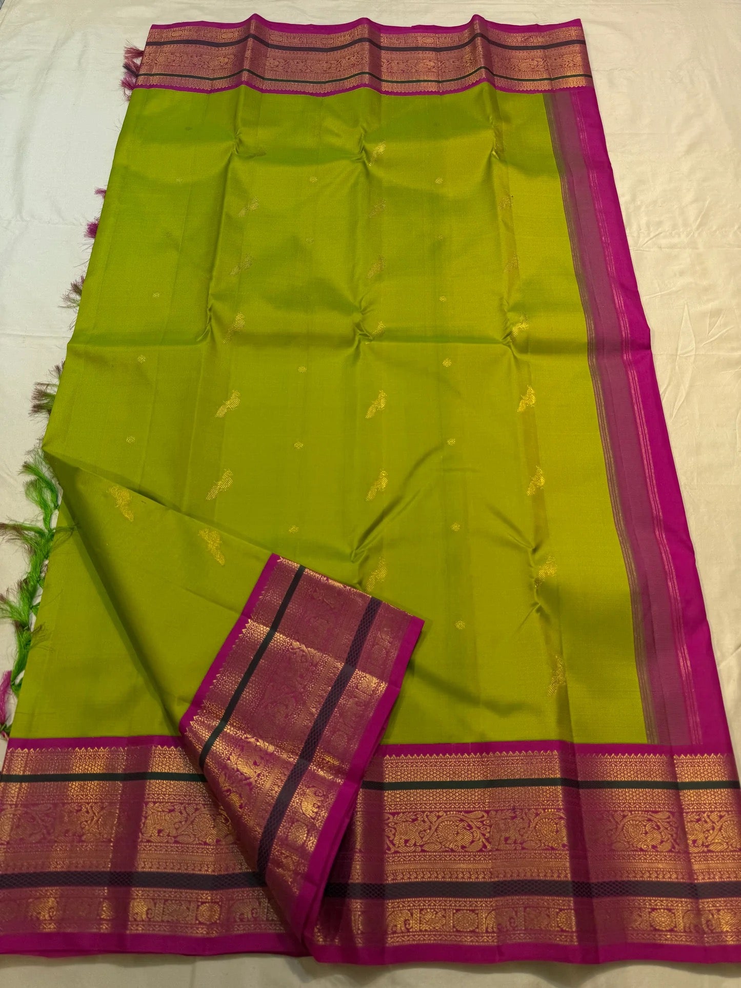 Magenta border with pink zari and manthulir silk thread work on parrot green Kanchipuram saree — Idam Living
