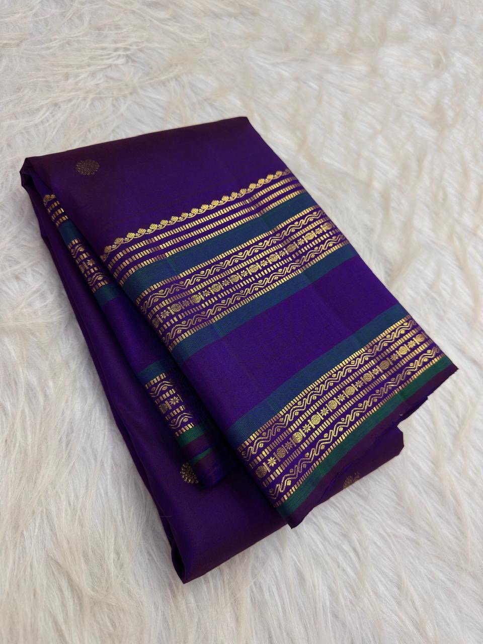 Deep Kathiripoo Purple and Emerald Green handwoven pure silk Kanchipuram Varisaipet saree with zari mayil chakram buttas, image 2.