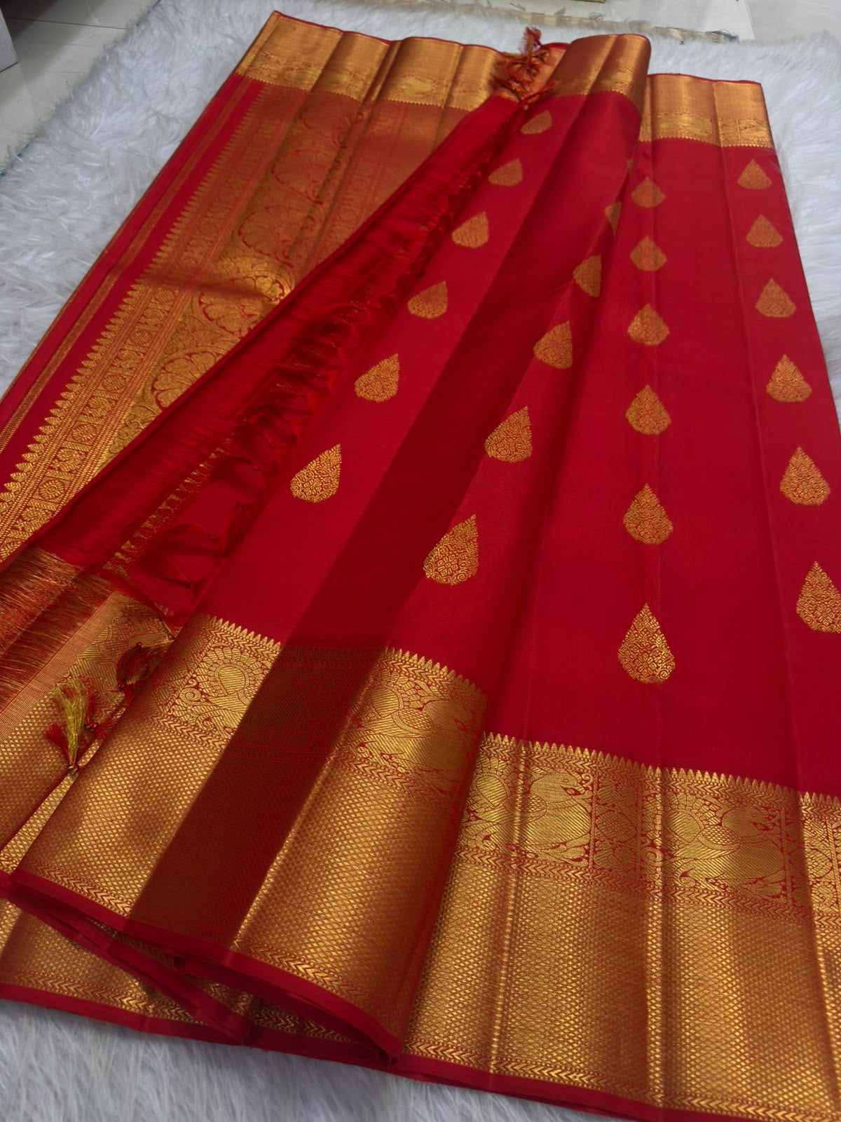 Vermillion red pure silk Kanchipuram Butta saree, view 5