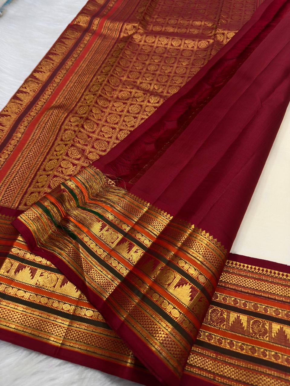 Close view of the red gold Varisaipet border against pale ivory handwoven silk