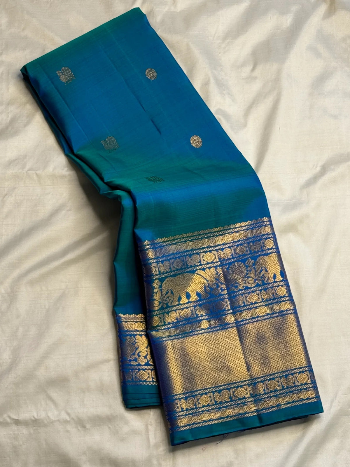 Close view of gold zari elephant motifs on the Varisaipet border.