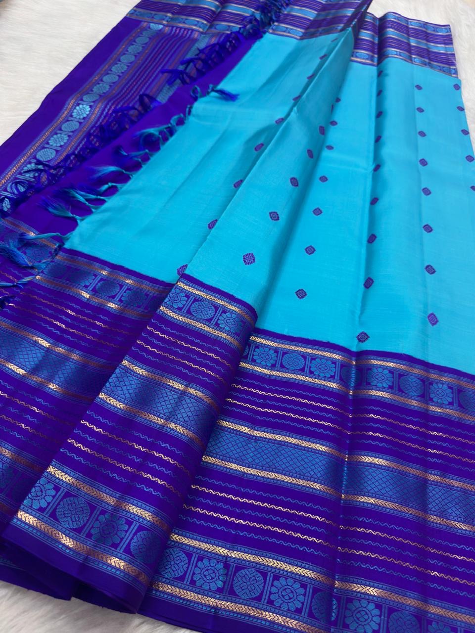 Turquoise Blue pure silk Kanchi Pattu saree, Varisaipet weave with Royal Purple border — border detail