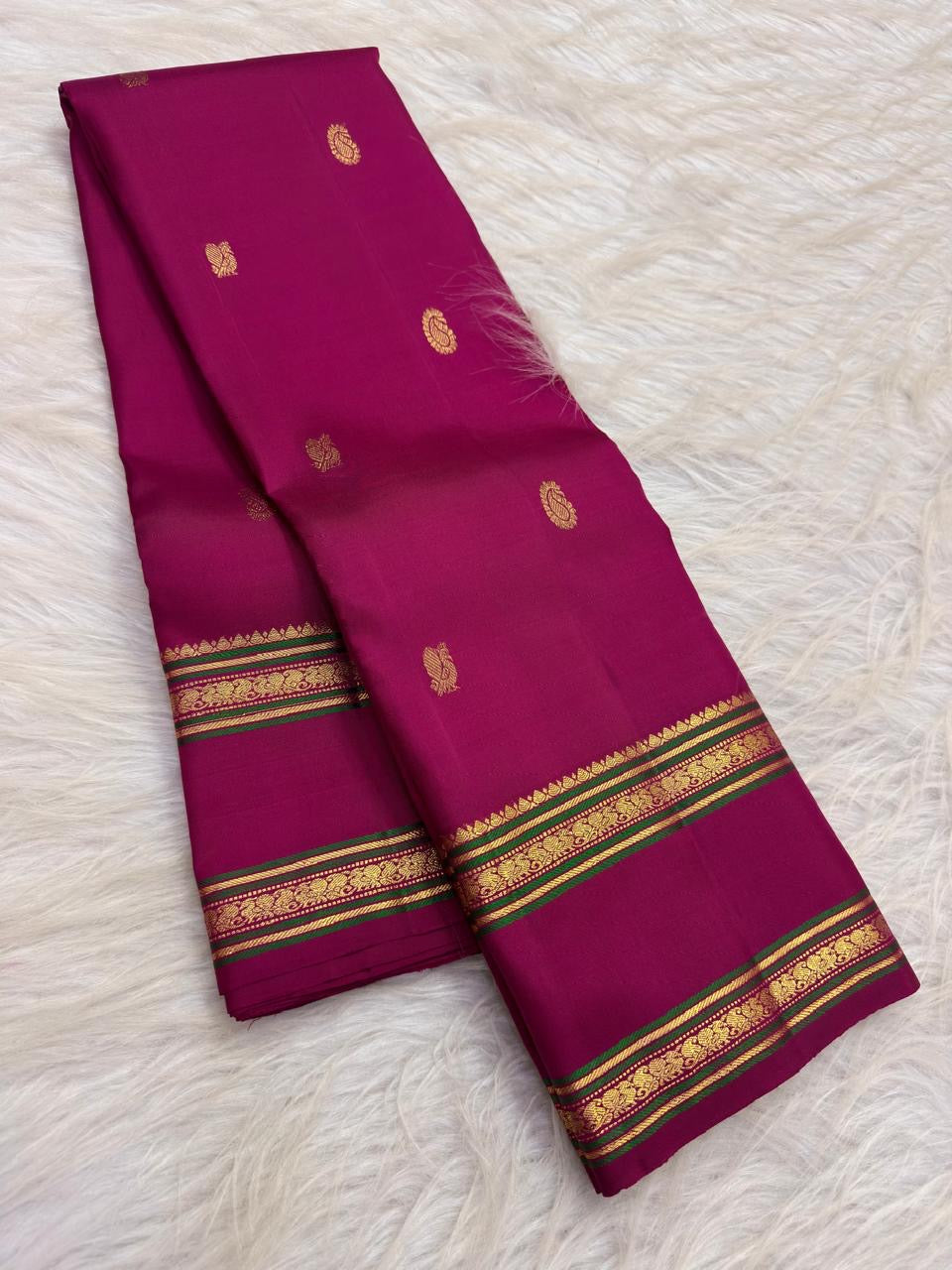 Vadamalli Magenta Handwoven Pure Silk Kanjivaram Rettapet Saree with Green-Accented Gold Zari Border