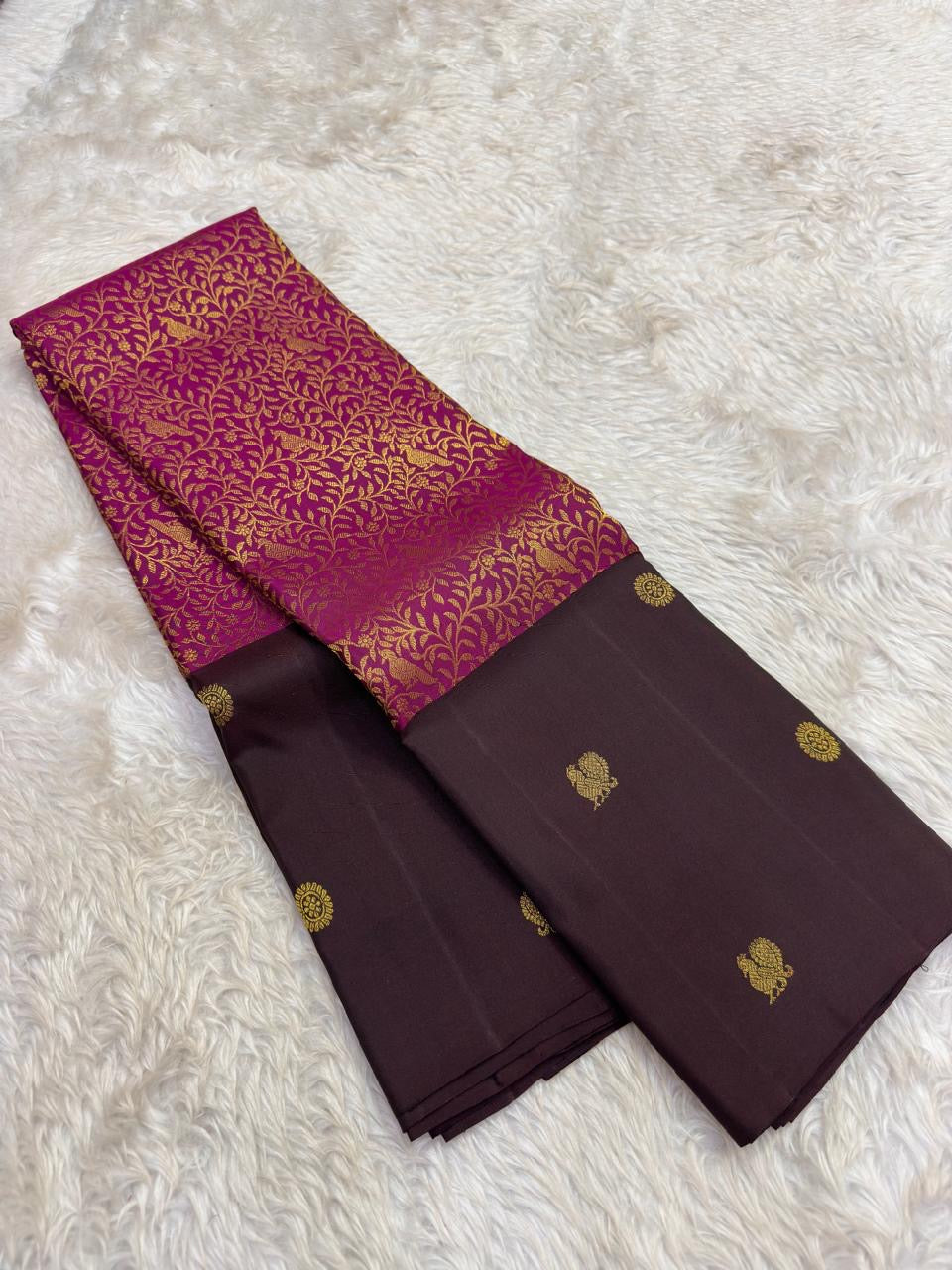 Vanasringaram handwoven Kanchipuram silk saree in dark cocoa brown – body weave detail
