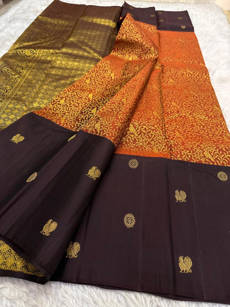 Vanasringaram handwoven Kanchipuram silk saree in deep coffee brown – body weave detail