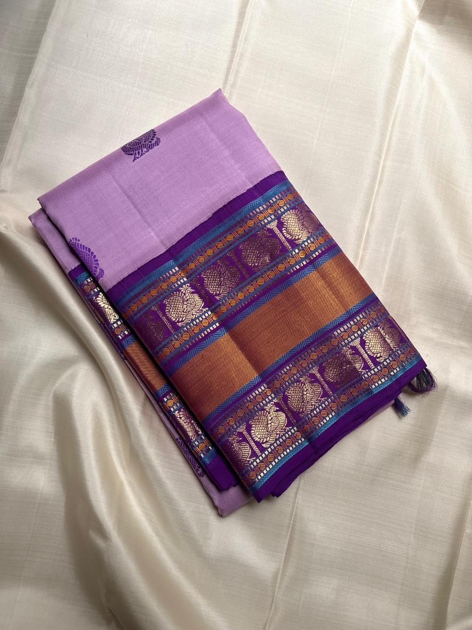 Royal purple Varisaipet peacock border on lavender Kanjivaram silk saree, border detail
