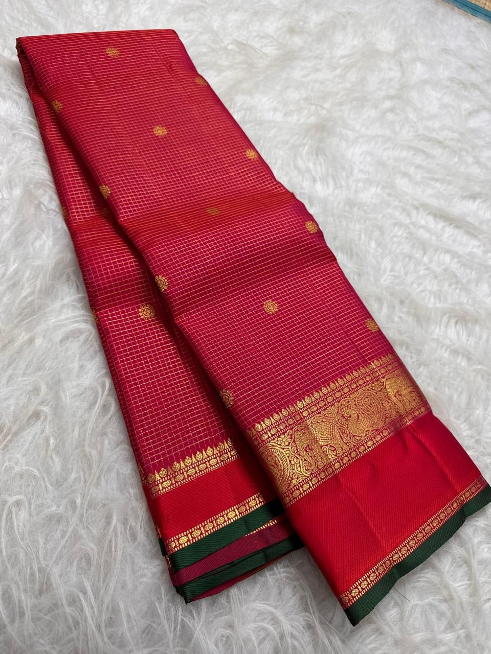 Kaal Irangiya border with traditional elephant and peacock motifs in gold zari.