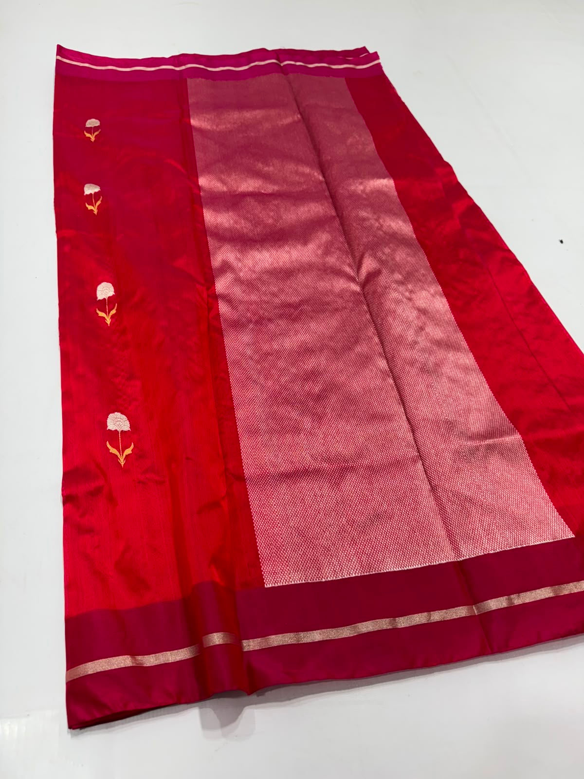 Close-up of an ivory-gold floral butta on sweet chilli red Pattu Silk Chanderi saree