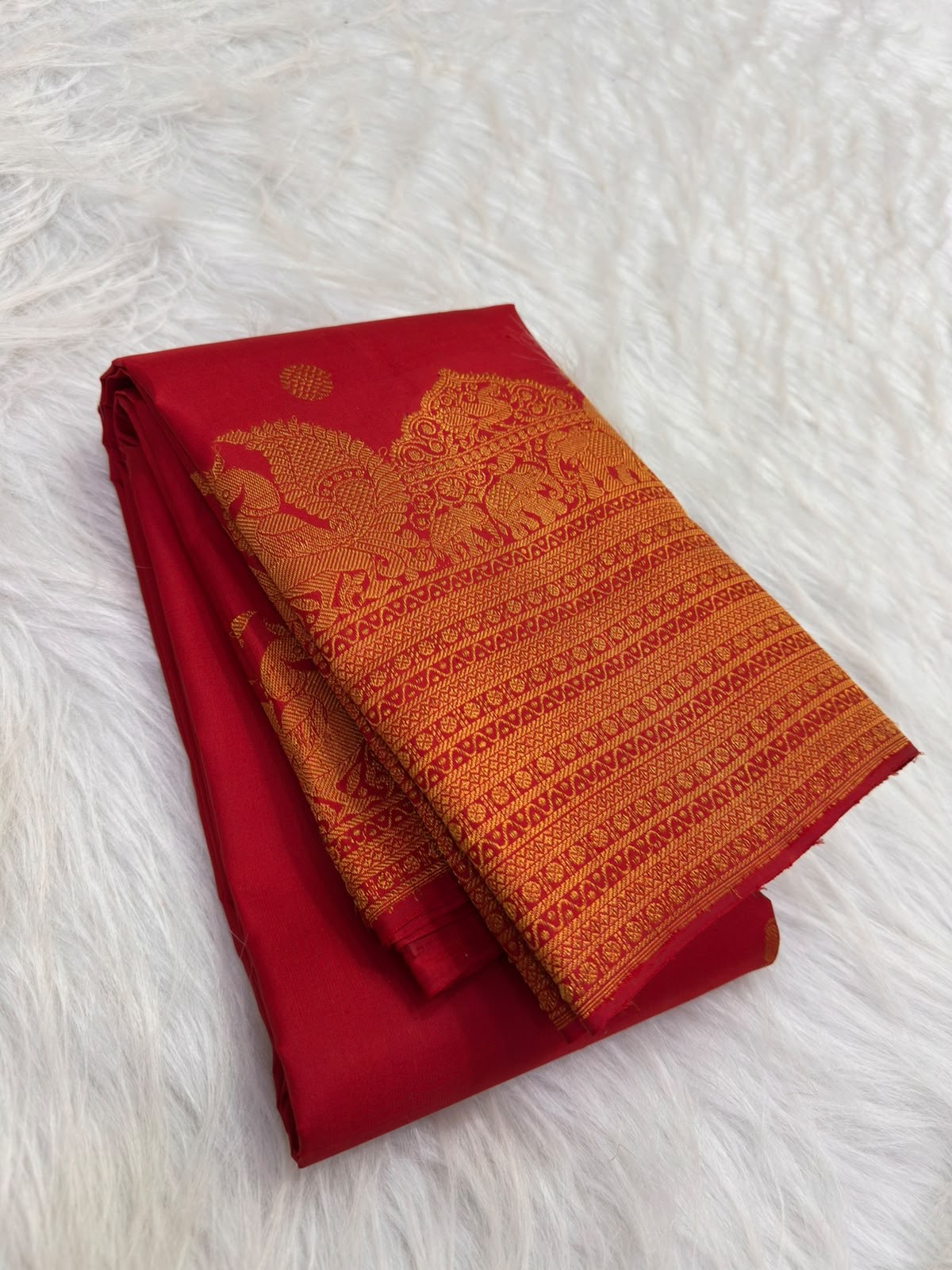 Gaja-Yali border detail on Vermilion Red KanchiPattu pure silk saree