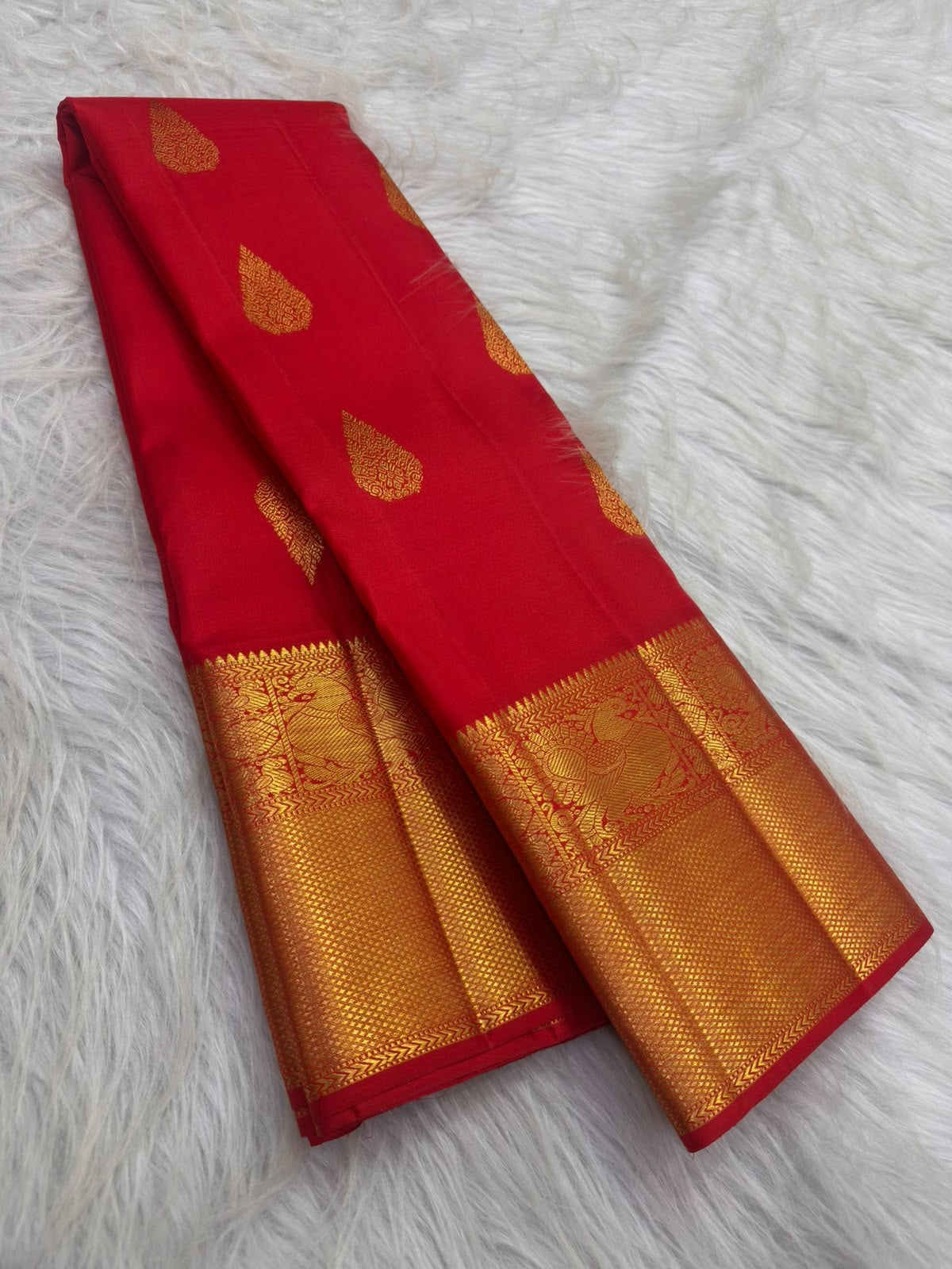 Vermillion red pure silk Kanchipuram Butta saree, view 2