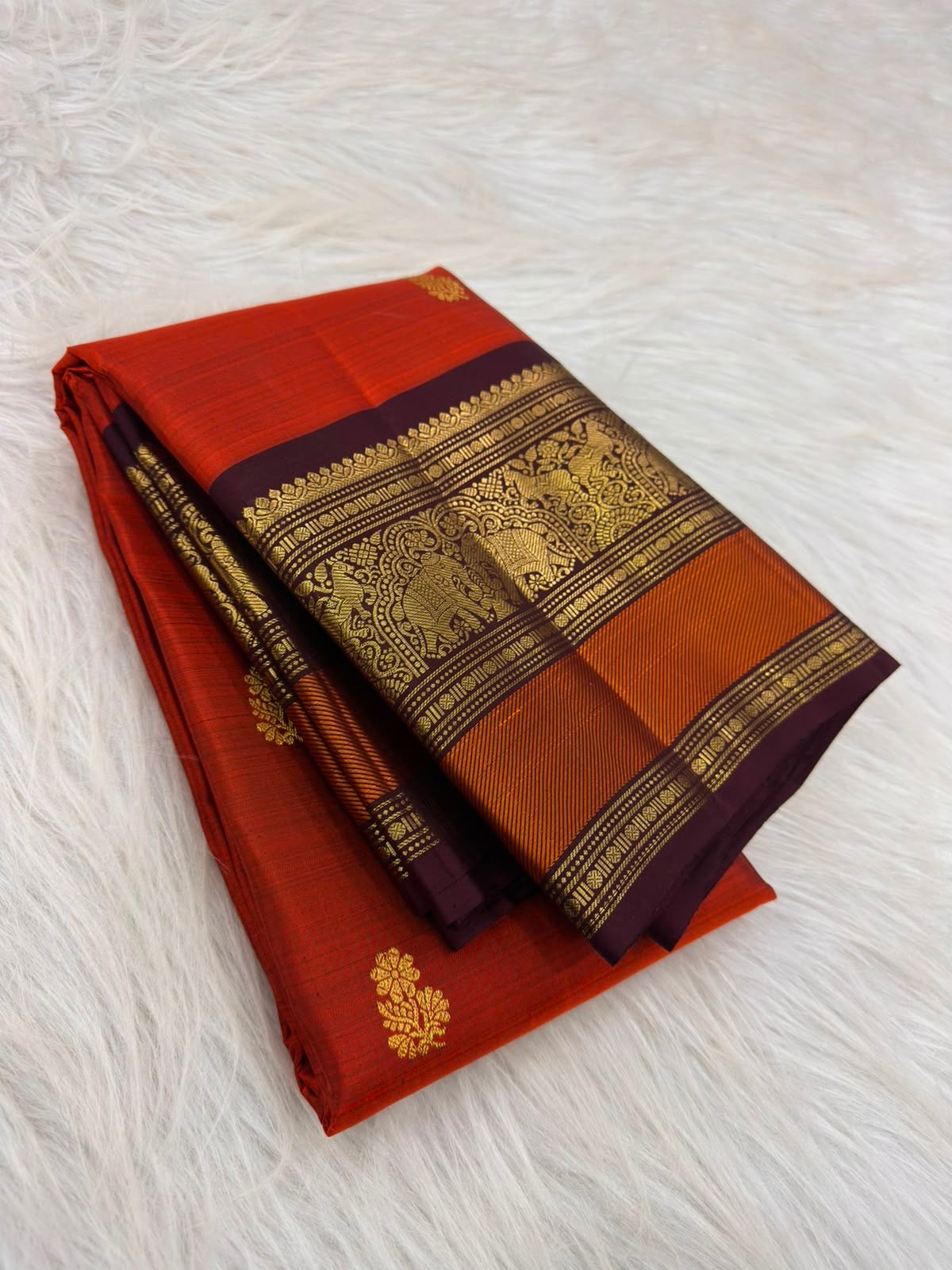 Vermilion Red Kanjeevaram Saree — body close-up showing gold zari buttas