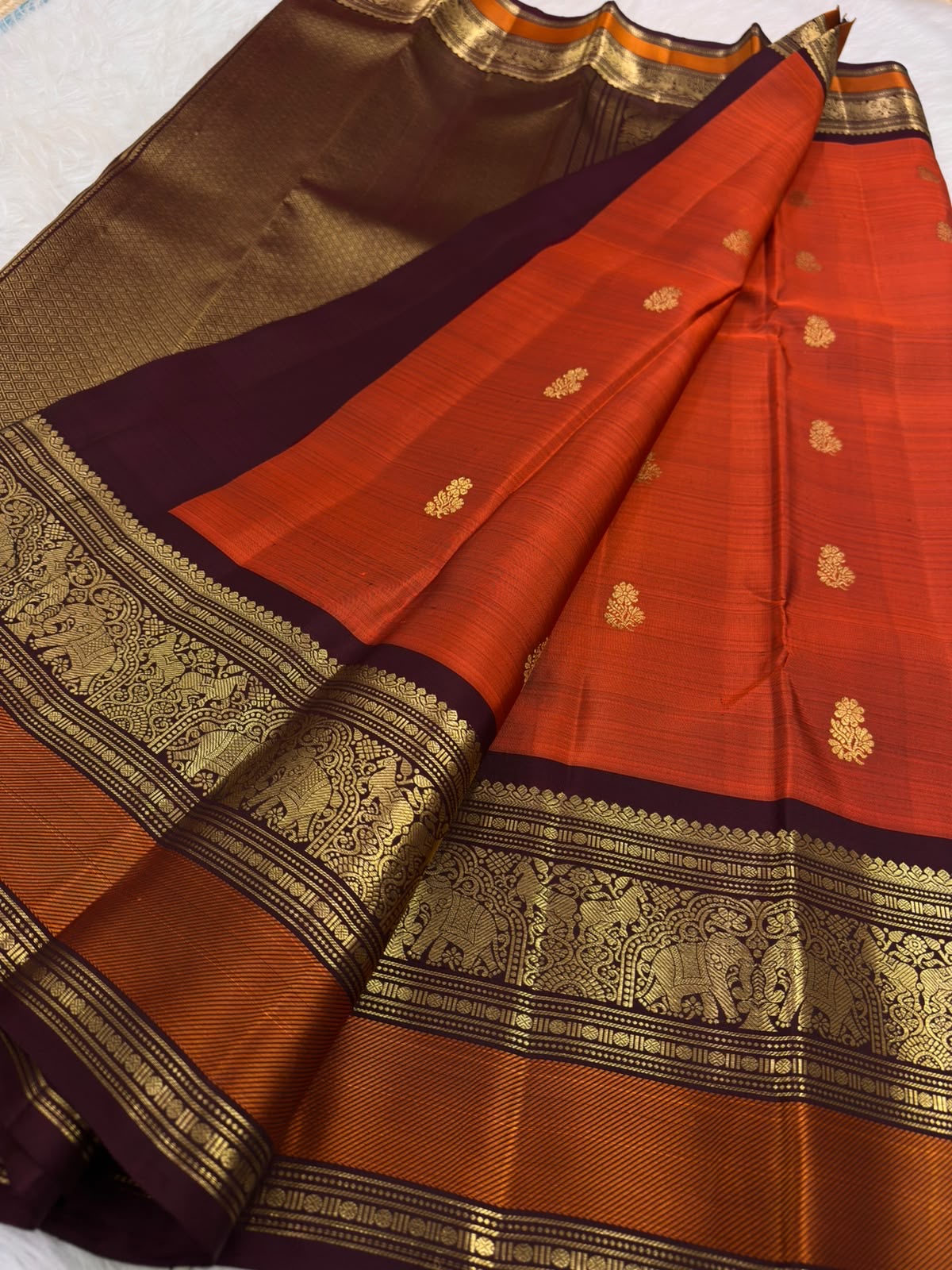Vermilion Red Kanjeevaram Saree — pallu detail with burnt-orange silk-thread panels