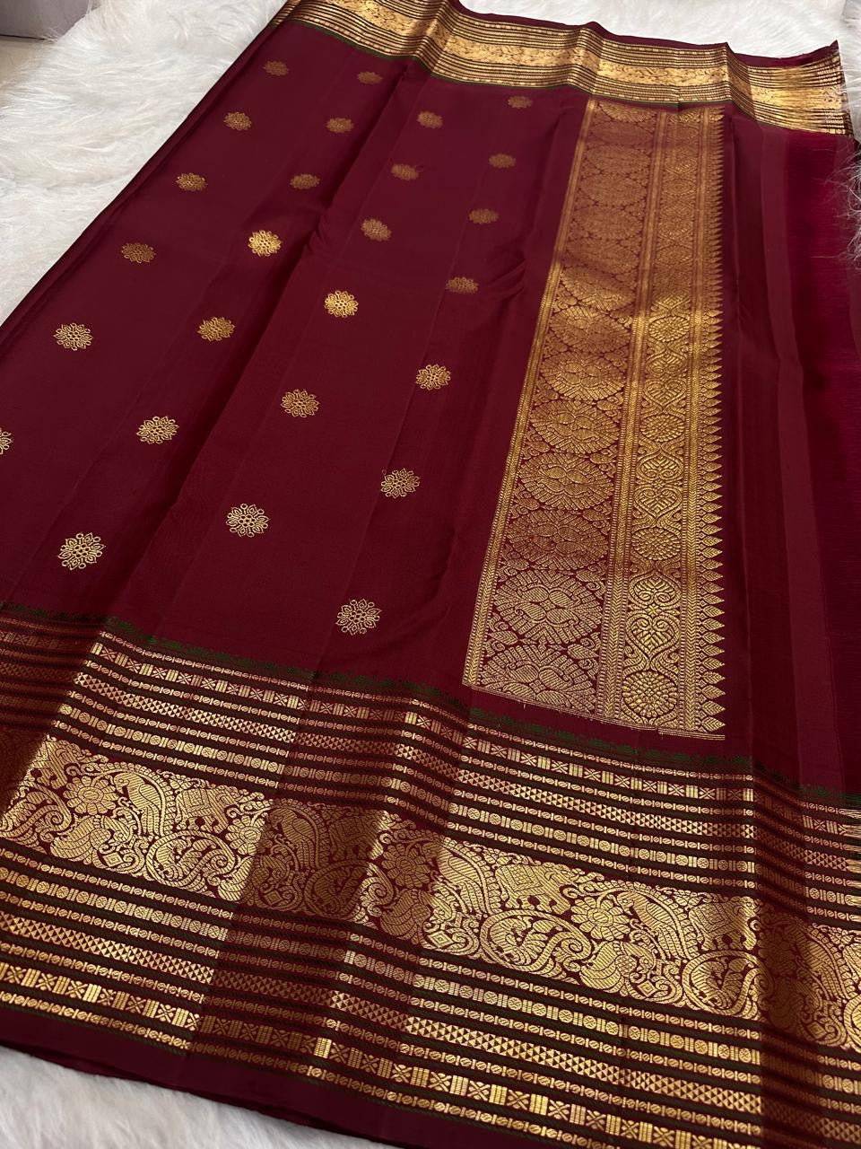 Deep Arakku red Pure Silk Kanchipuram Varisaipet saree with a peacock-arch zari border.