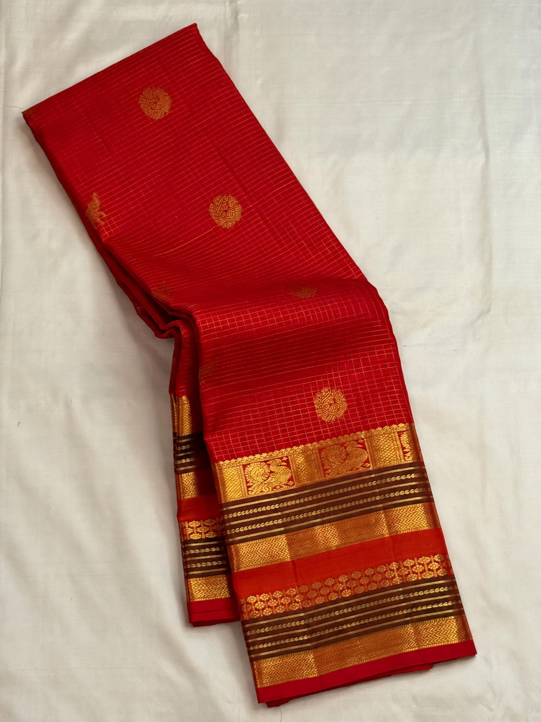 Radiant vermilion red reminiscent of temple kumkum pure silk Kanchipuram saree, vermilion red kanchipuram zari kattam saree; traditional Zari Kattam weave.