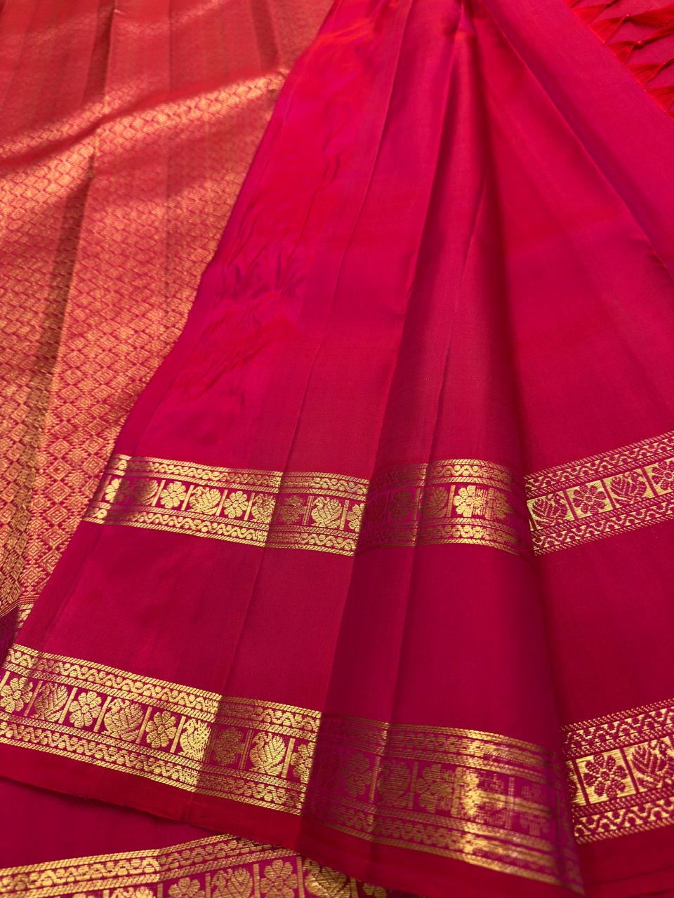 Raspberry Rose Red handwoven pure silk Kanchipuram Rettapet saree with zari mayil chakram buttas, image 2.
