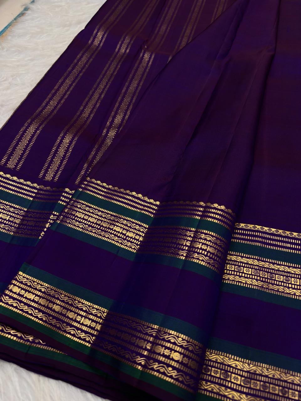 Deep Kathiripoo Purple and Emerald Green handwoven pure silk Kanchipuram Varisaipet saree with zari mayil chakram buttas, image 7.