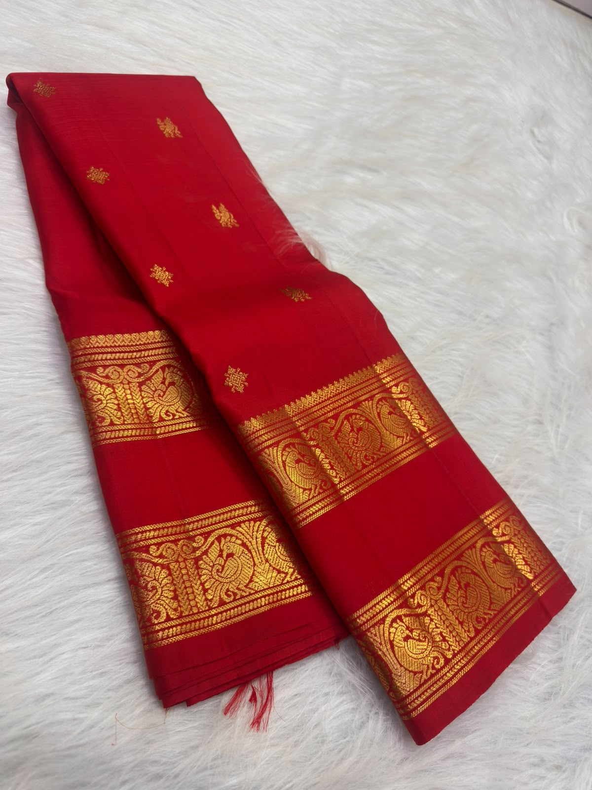 Vermilion red Rettapet KanchiPattu saree with Yazhi border, close-up