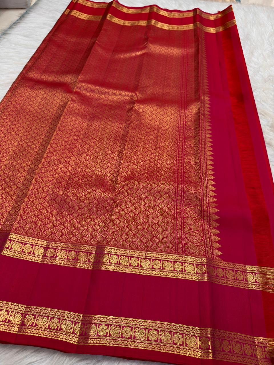 Raspberry Rose Red handwoven pure silk Kanchipuram Rettapet saree with zari mayil chakram buttas, image 5.