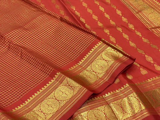 Vermilion Red pure silk Kanchi Pattu Zari Kattam saree with Vintage 2gm Purity Zari.