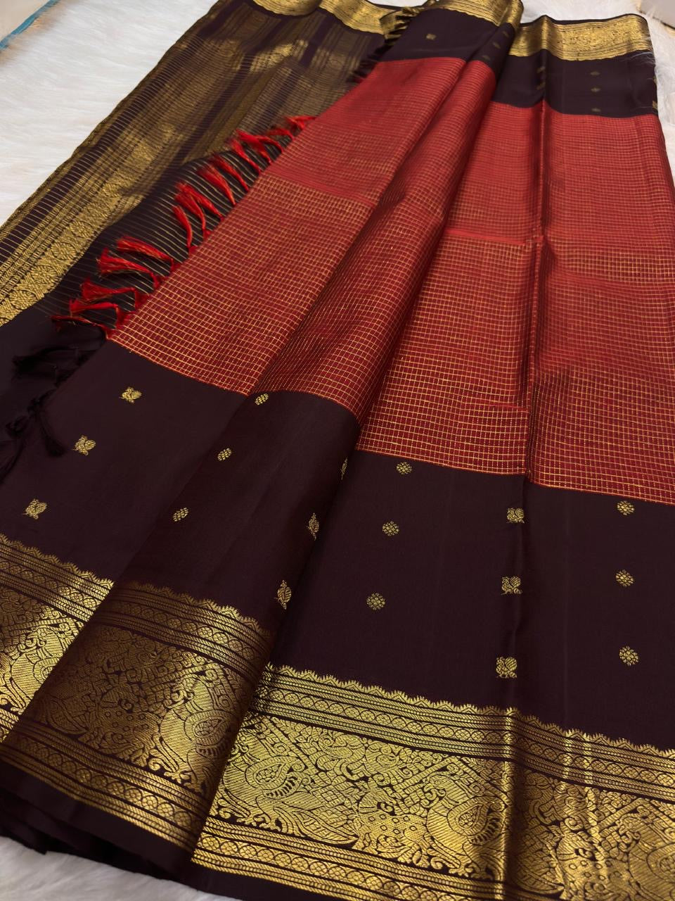 Vermilion red Zari Kattam saree – body and border view