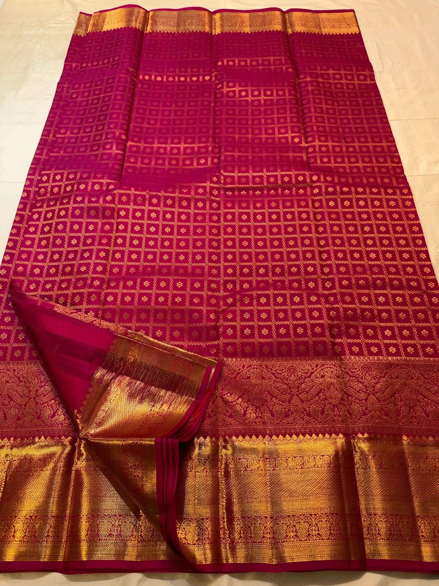 Vibrant Raspberry Pink Pure Silk Kanchipuram Butta Saree - body weave detail