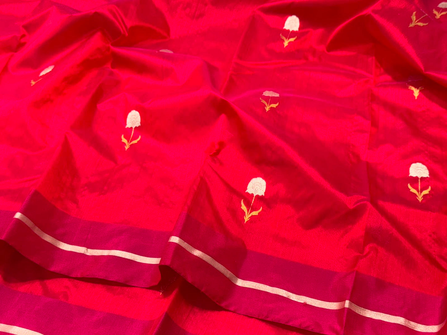 Vibrant sweet chilli red handwoven Pattu Silk Chanderi saree, pallu view