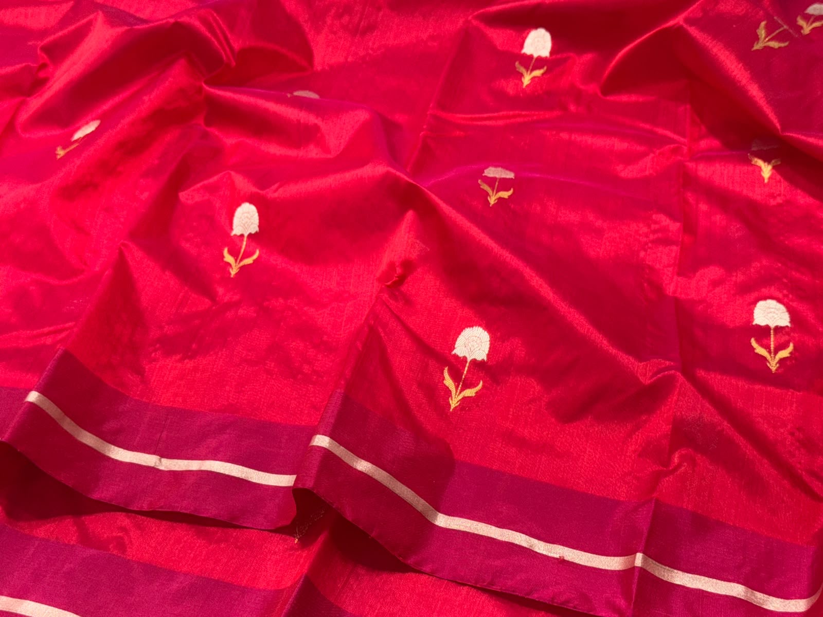 Vibrant sweet chilli red handwoven Pattu Silk Chanderi saree, pallu view