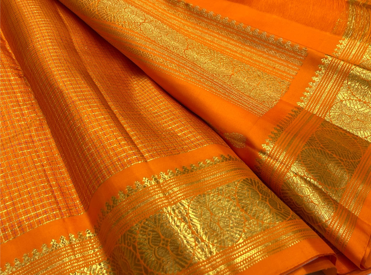 Vintage 2gm Purity Zari Kanchipuram saree in saturated Saffron Orange.