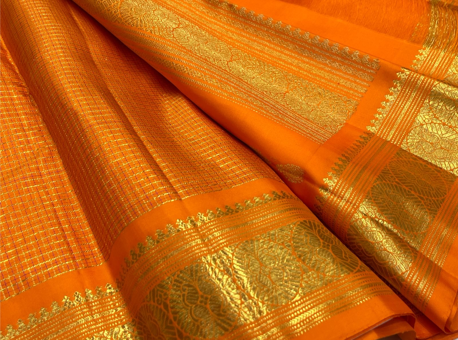 Vintage 2gm Purity Zari Kanchipuram saree in saturated Saffron Orange.