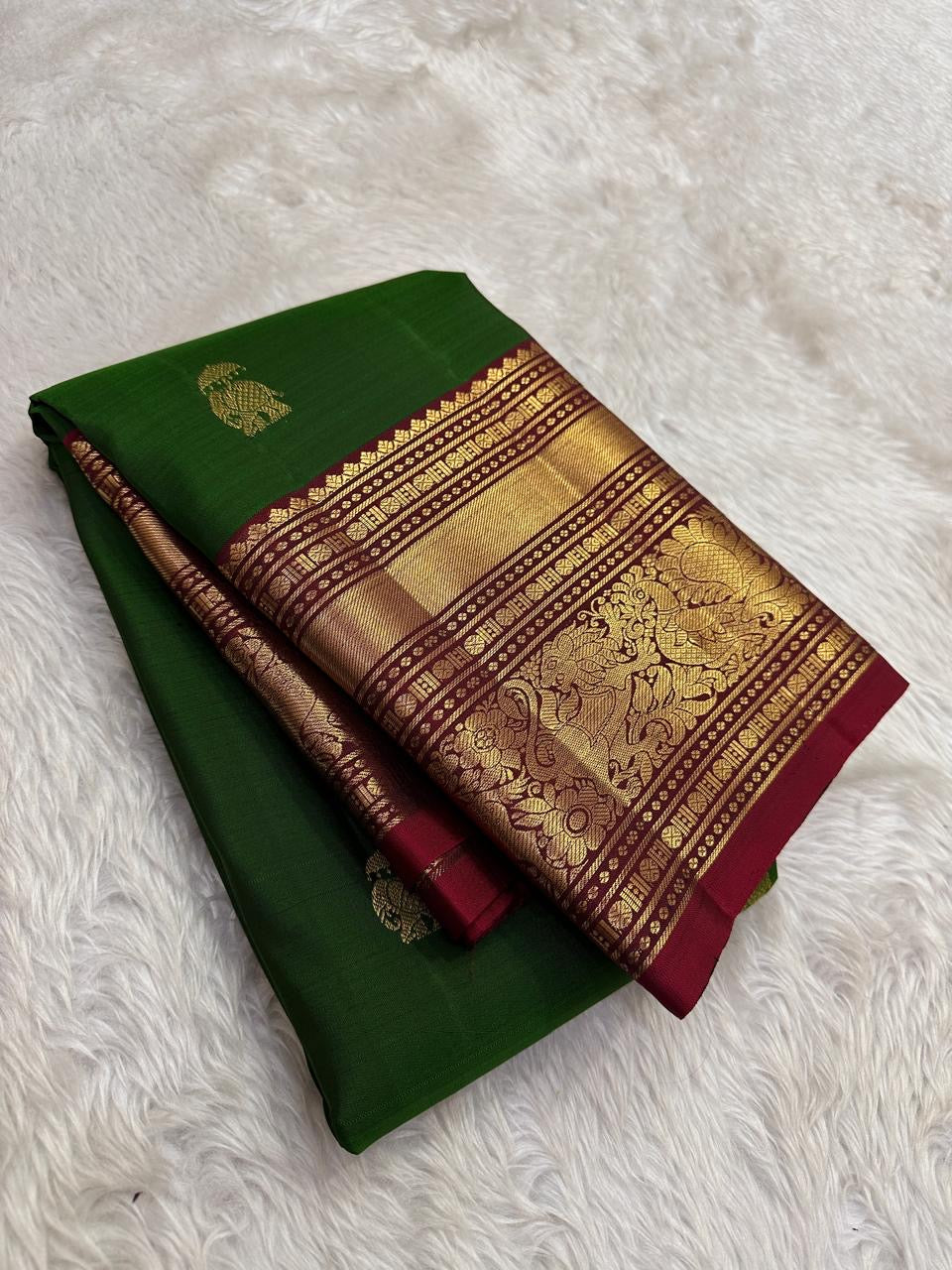 Vintage green Kanjivaram saree with Yaanai Ambari motifs and a rich gold-zari border.