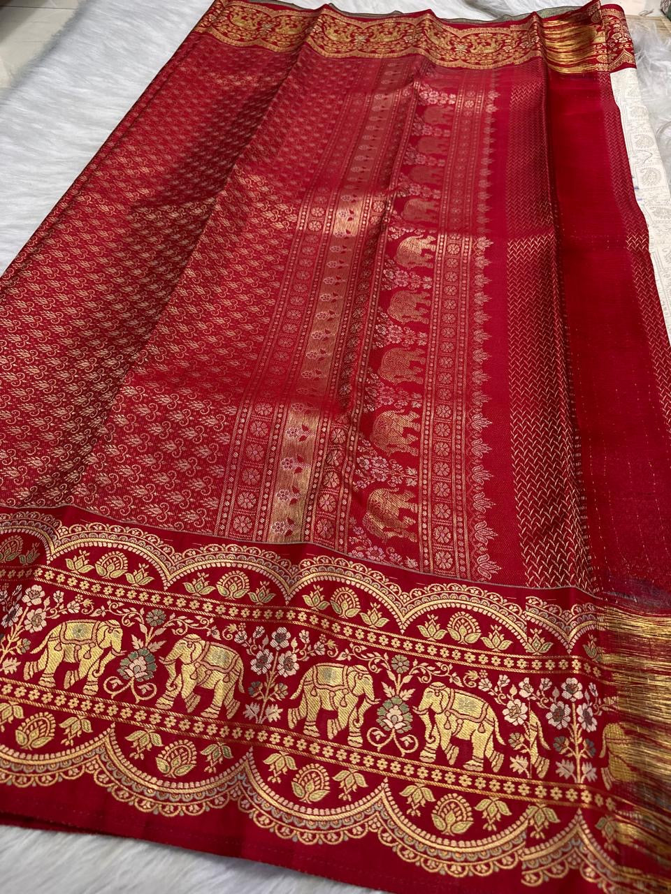 Ivory pure silk body with vintage inspired Kancheepuram detailing