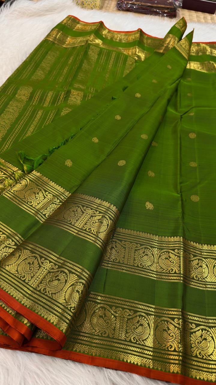 Vivid Leaf Green Handwoven Pure Silk Kanchipuram Saree with Rettapet Mayil Zari Border